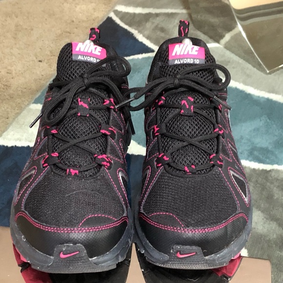 Nike Shoes - Picture 3 of 9